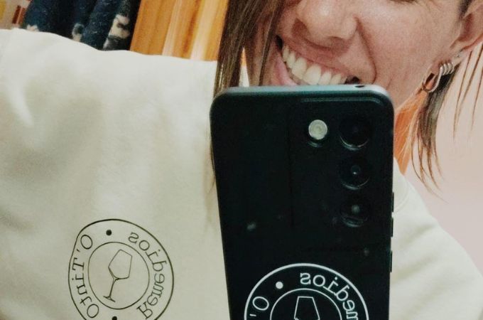 Lo que se viene, lo que somos, y lo que vas a querer ponerte ya: Sudaderas personalizadas con Remedios O`Tinto