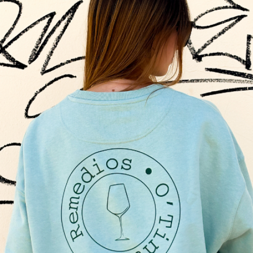 5 básicos de armario con estilo para mujeres con rollo.