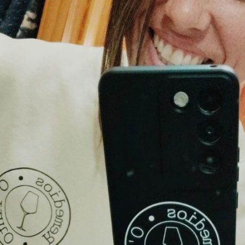 Lo que se viene, lo que somos, y lo que vas a querer ponerte ya: Sudaderas personalizadas con Remedios O`Tinto